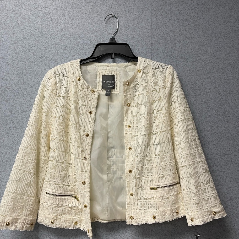 Anthracite by Muse lace off white jacket